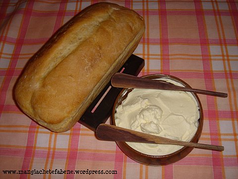 Pane Toscano com manteiga feita em casa