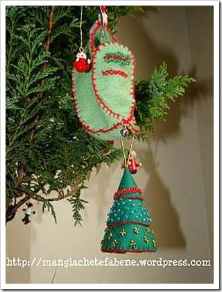Sapatinhos de elfo e árvore de Natal mini
